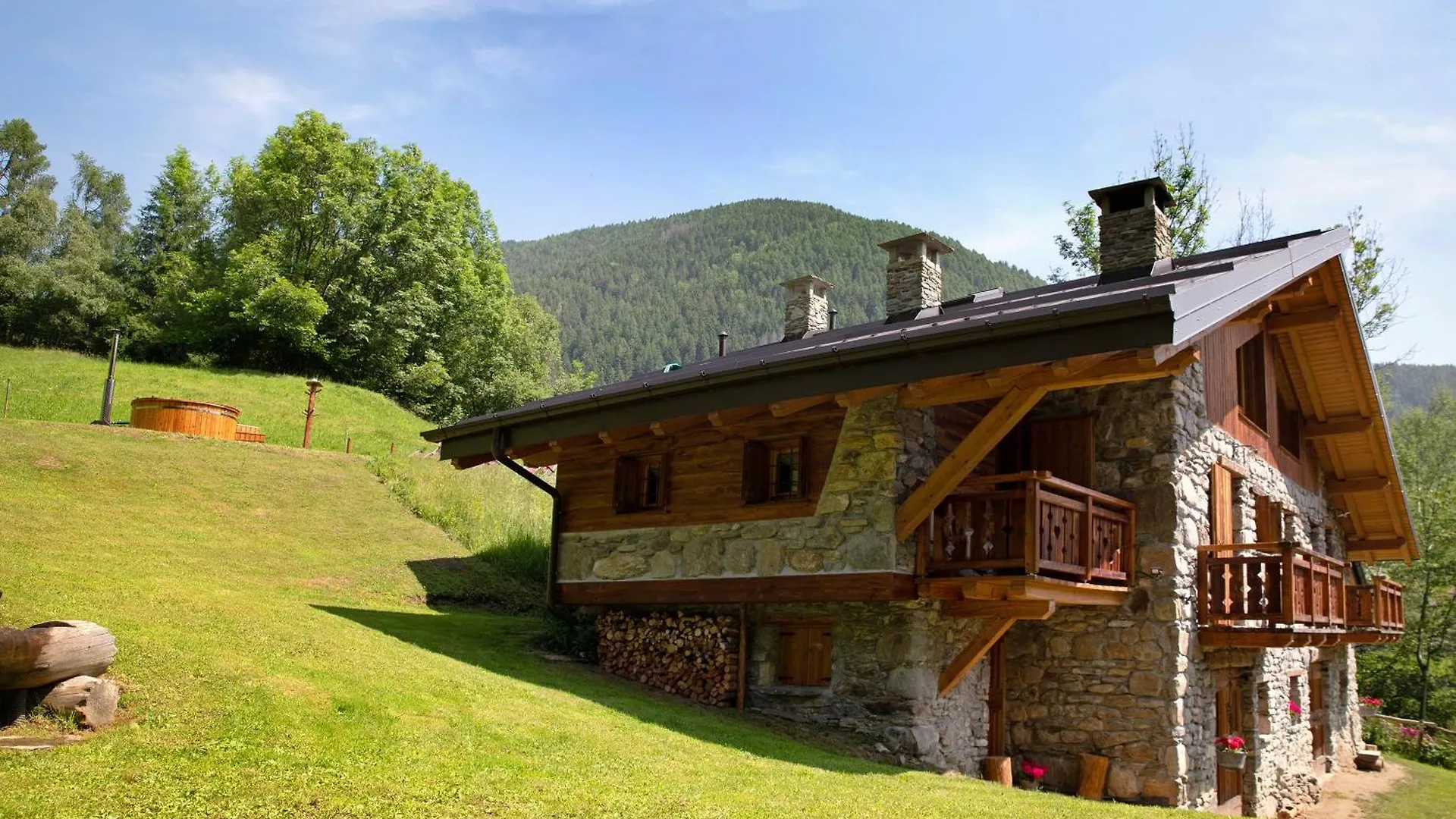 Chalet Dei Cervi Monno 0*,