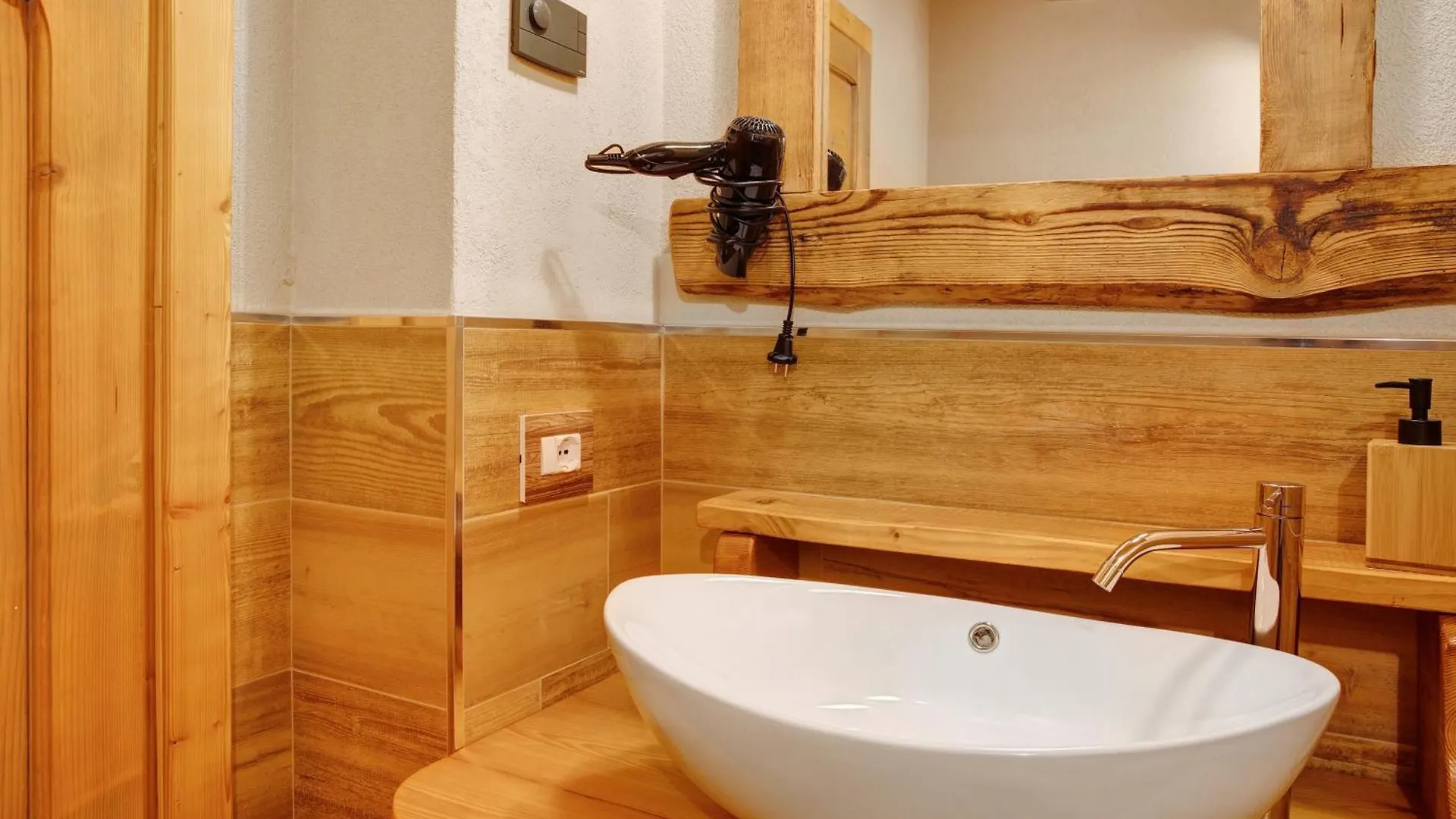 Chalet Dei Cervi Monno 0*,  Italie